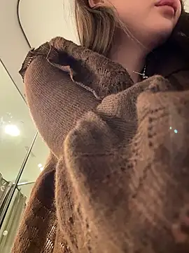 KristiRich's cam snapshot