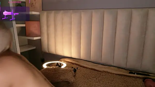 Megan_mooree_'s cam snapshot