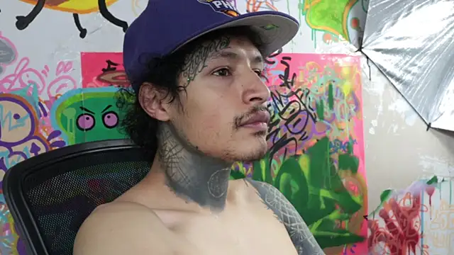 trieone live sex cam