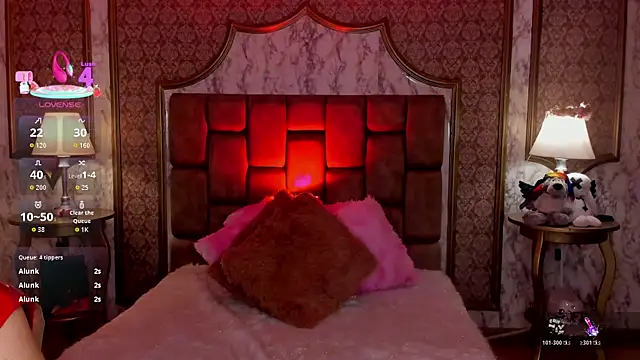 SoffiQueen live sex cam