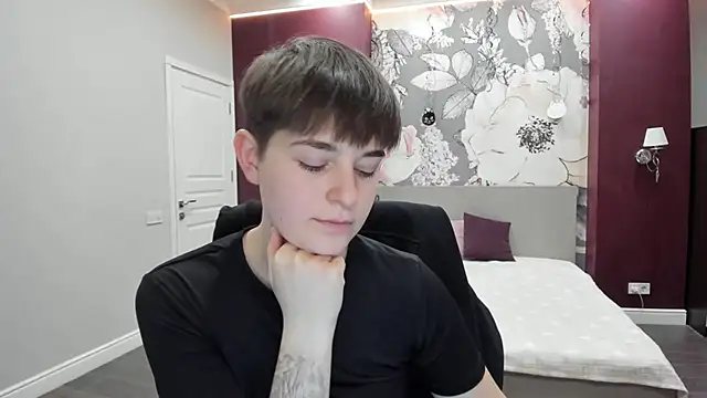 EmiliaYours live sex cam