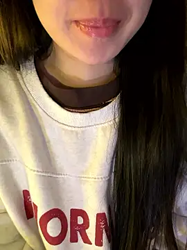 Uyennii02 live sex cam