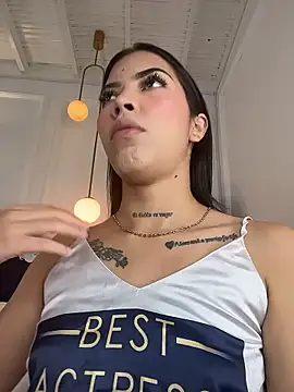 LatinaDollXXX's cam snapshot