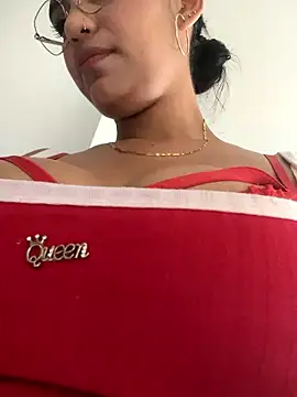 Sara-77 live sex cam