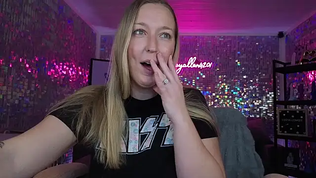 lucyallen4201 live sex cam