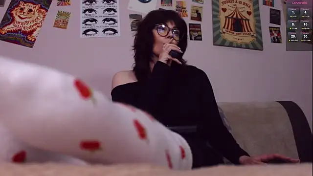 Luna_Blake's Stripchat show and profile