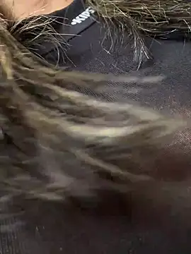 Cami_Leon2's cam snapshot