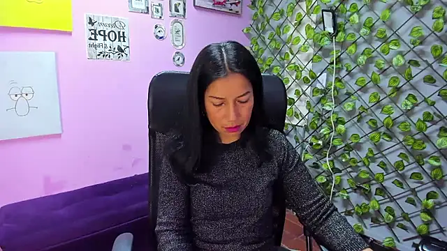 Megan_Collinss_'s cam snapshot