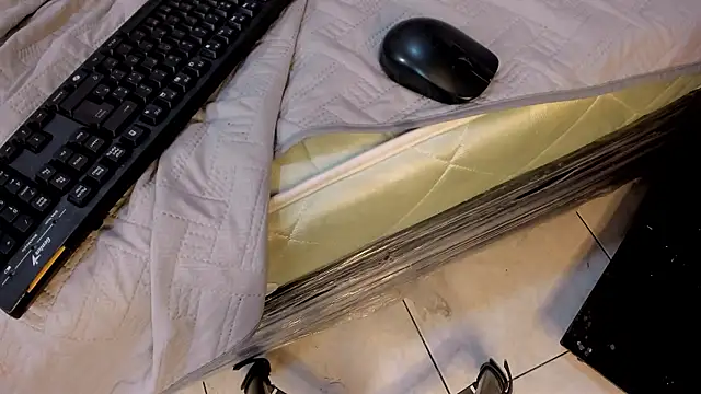 Roger_And_Ramona's cam snapshot