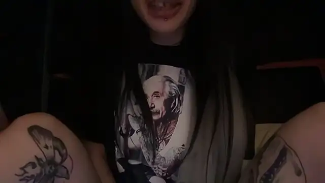 MissMidnightUK's cam snapshot