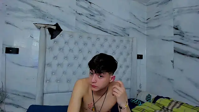 Ari_and_Storm's cam snapshot