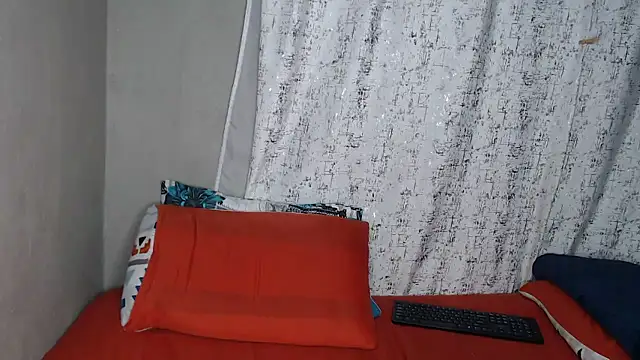 Lunalee's cam snapshot