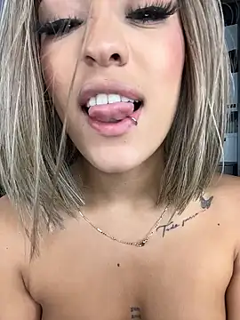 MystiqueXXX live sex cam