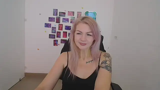 Madonna_Fire's cam snapshot