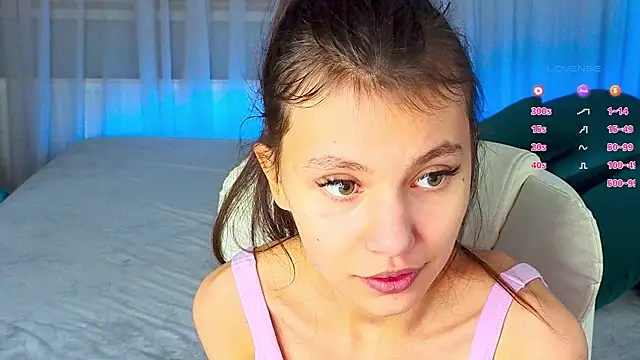 Little__Lunaa live sex cam