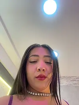 Hannahpradaa_ live sex cam