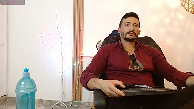 Reiko_85_ live sex cam