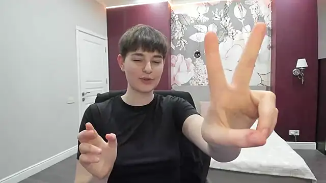 EmiliaYours live sex cam