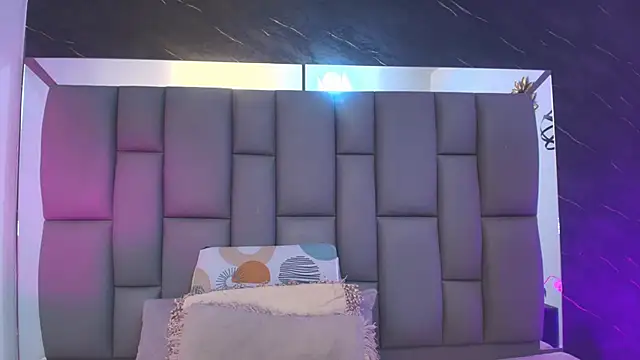 _MiaBrown_'s cam snapshot