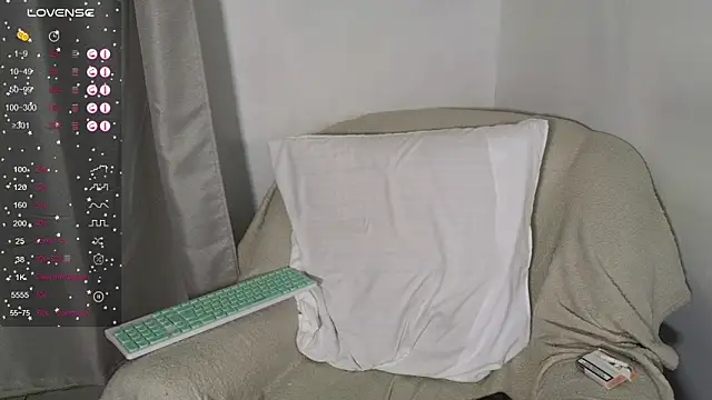 Emily_Glosss's cam snapshot