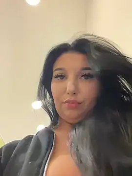 Tisha_Busty live sex cam