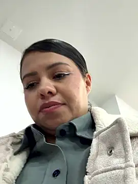 Ariana-07 live sex cam