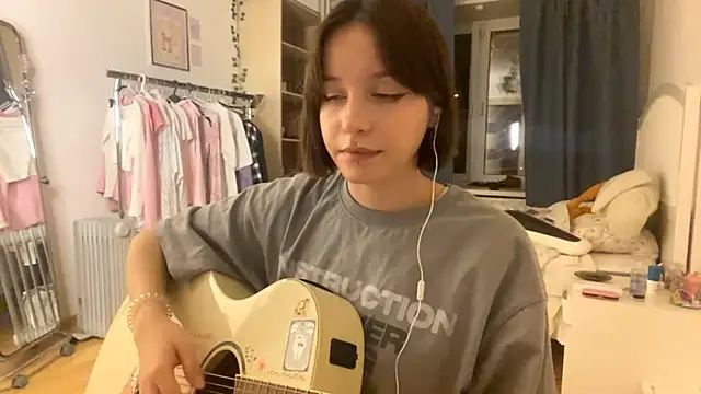 KatiCropley's cam snapshot