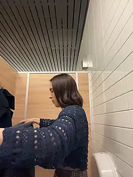 Holly_Play's cam snapshot