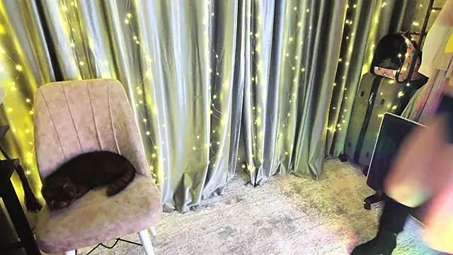 Emilia_Secrets's cam snapshot