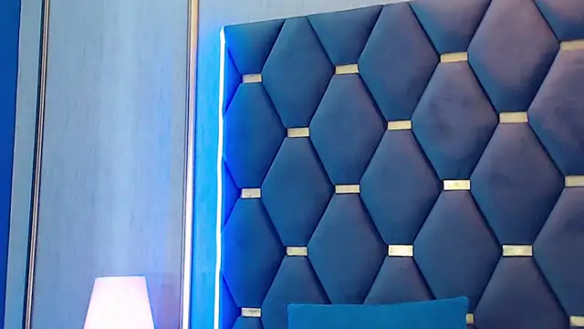 ThaniaJones live sex cam