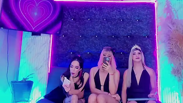 Queens_Wonders_Blonders live sex cam