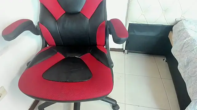 oliver_price1's cam snapshot