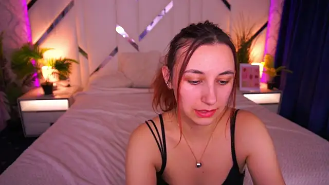 RoxieRay's cam snapshot