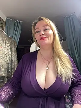 Sweet-blonde live sex cam