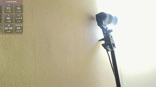 Lia_Valmont live sex cam