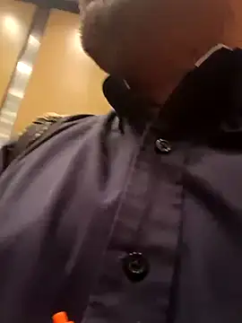 CumDumpPig83's cam snapshot