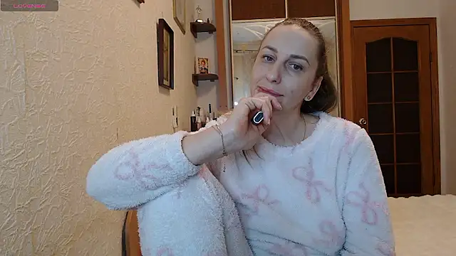 Yevgeshka-Milashka live sex cam