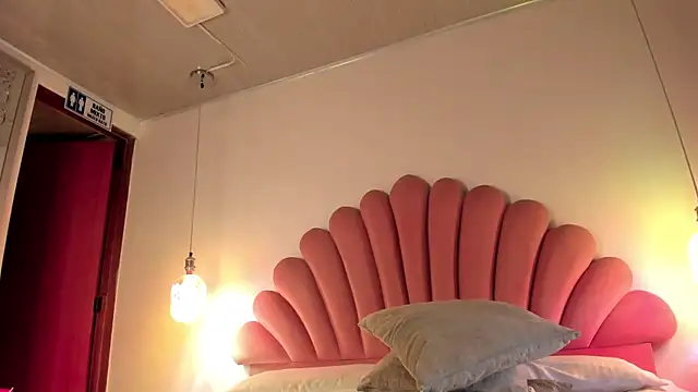 AnnaMitchells's cam snapshot