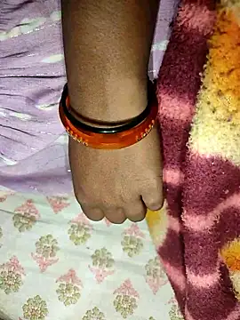 DESI_COUPL4's cam snapshot