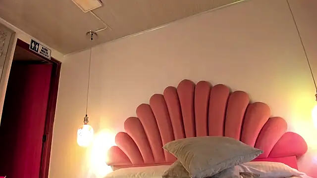 AnnaMitchells's cam snapshot