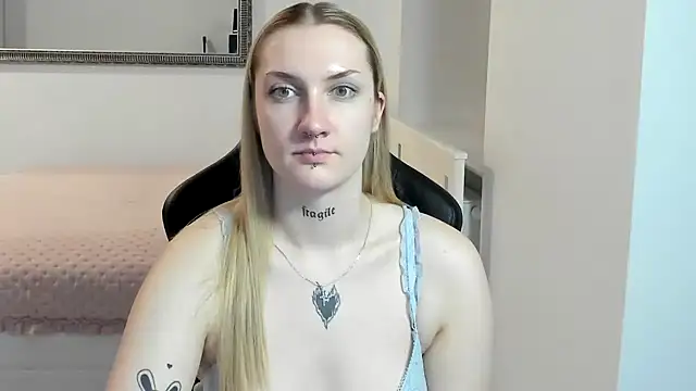 AlexaTease's cam snapshot