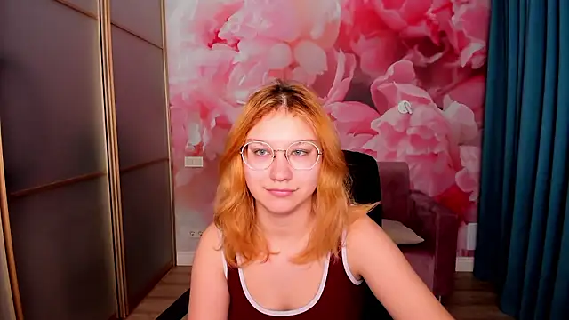 AngelinaLow's cam snapshot