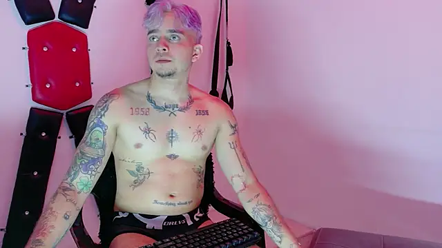 AliceandMax's cam snapshot