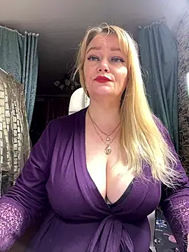 Sweet-blonde live sex cam