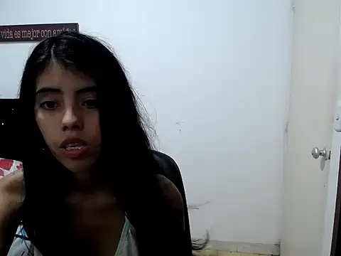 valery_chikiiss18's cam snapshot