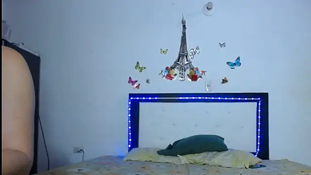 Nicolle_Milf live sex cam