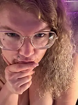 CurvyAnonymousGirl89 live sex cam