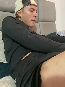 NaytonFreeman live sex cam