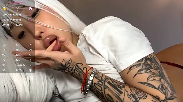 EIeniVanwart live sex cam