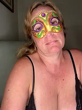 largeboobies30's cam snapshot